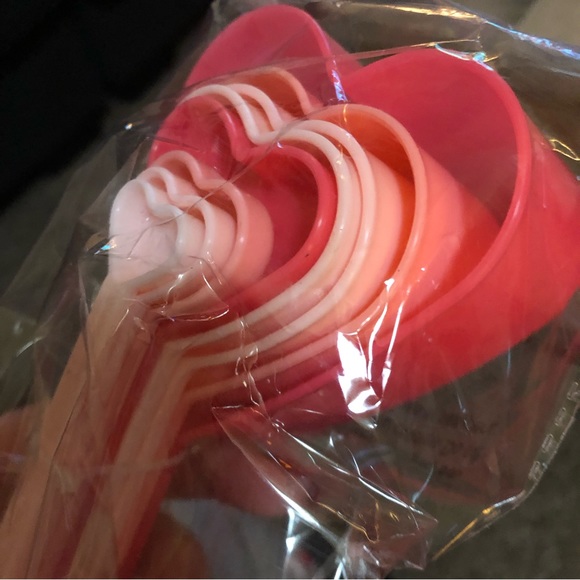 Target bullseye Valentines Measuring cup & spoons - Picture 3 of 7